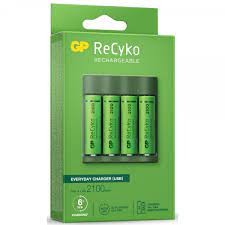 GP ReCyko B421 Everyday USB Charger Pack 4 spazi + 4 batterie ricaricabili AA da 2100 mAh