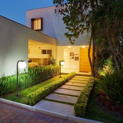 V-TAC Lampione LED da Giardino con Portalampada a Lanterna E27 Colore Nero Opaco h: 105cm IP44