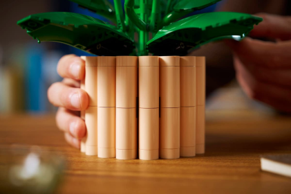 LEGO Botanicals Spatifillo - Idea Regalo Festa della Mamma - Set per Adulti di Piante Artificiali con Vaso - con Fiori Bianchi Finti e Boccioli - Decorazione di Casa o per la Camera da Letto - 11504