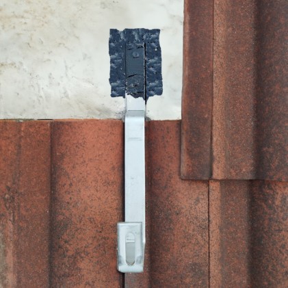 V-TAC Gancio per Tetto con Tegole Portoghesi o Coppi per Fissaggio Pannelli Solari Fotovoltaici