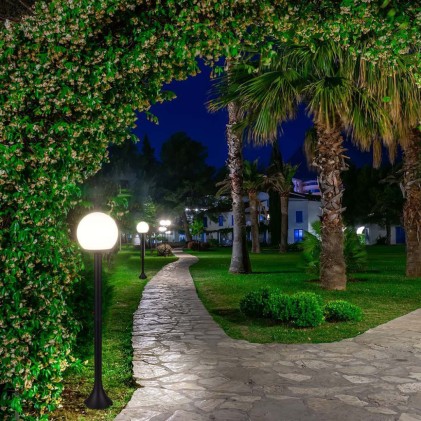 V-TAC Lampada LED da Terra a Lanterna con Portalampada E27 Colore Nero Opaco h:97cm IP44