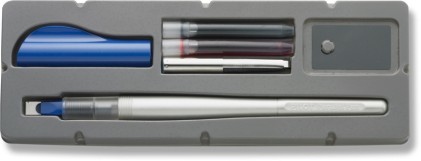Pilot Pack di penna stilografica Parallel Pen da 6,0 mm - Punta in acciaio - Corsa da 6,0 mm - 2 ricariche, kit per la pulizia interna ed esterna - Colore Nero/Rosso