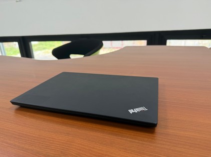 Lenovo ThinkPad T14 Gen 2 14" FHD &ndash; Intel Core i5-1145G7 | 16GB RAM | 256GB SSD | Windows 11 Pro | Notebook Ricondizionato Grado A