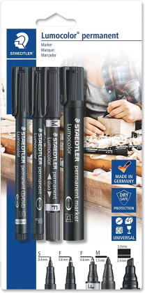 Set di 4 pennarelli indelebili Staedtler Lumocolor con punte diverse, impermeabili e ricaricabili, colore nero.
