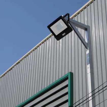 V-TAC PRO Faro LED Chip Samsung 50W con Sensore PIR Cavo 1m Colore Nero 3000K IP65