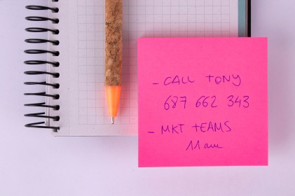 Apli Funny Sticky Notes 75x75mm - Blocco da 100 fogli - Adesivo di qualità - Facile da staccare - Rosa fluorescente