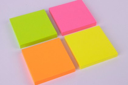 Apli Funny Sticky Notes 75x75mm - Blocco da 100 fogli - Adesivo di qualità - Facile da staccare - Rosa fluorescente