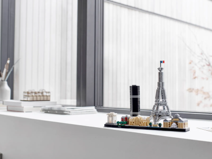LEGO 21044 Parigi, 649 pezzi, con Torre Eiffel e Museo del Louvre, Modellismo Monumenti, Set da Collezione Skyline