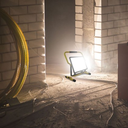 V-TAC PRO Faro LED da Cantiere Chip Samsung 100W G2 Colore Nero Cavo da 3m Spina UE 4000K