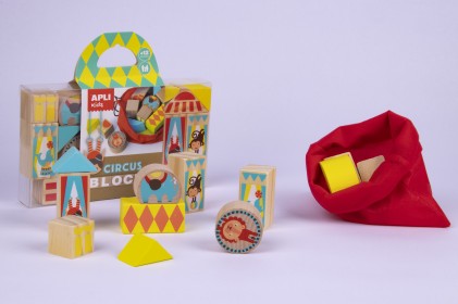 Set di blocchi di legno impilabili modello Circo Apli - 16 pezzi con sacchetto di stoffa - Pino di alta qualit&agrave; con stampa a colori - Stimola i sensi e le capacit&agrave; motorie - Colore naturale