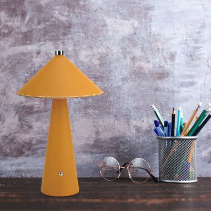 V-TAC Lampada LED da Tavolo 3W con Batteria Ricaricabile USB C Colore Giallo in Metallo Mantello in pelle Touch Dimmerabile 3in1
