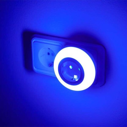 Spina Orbegozo EN 1400 con luce notturna a LED - 3 colori di luce - Protezione da sovraccarico - Ideale per i viaggi - Compatta e sicura