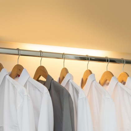 V-TAC Lampada LED da armadio ricaricabile USB 2W Sensore PIR Colore argento 4000K IP20