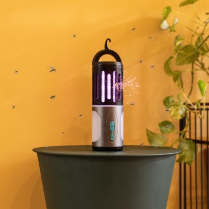 Cecotec ByeFly 3000 Go Dispositivo antizanzare 3 in 1 - Potenza 5W - Batteria da 1800mAh - Resistente all'acqua IPX4 - Luce laterale e torcia - Include gancio - Compatto e portatile - Grigio