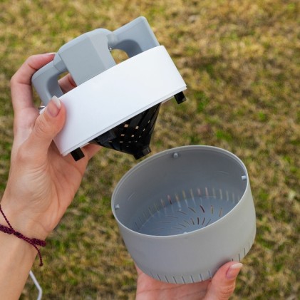 Lampada antizanzare USB Innovagoods KL Silen con ventosa - Luce LED UV - Silenziosa - Copertura fino a 50 m&sup2; - Facile da pulire - 12x14 cm - Bianca e grigia