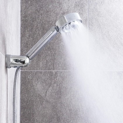 Soffione doccia Innovagoods Xawara con dispenser di sapone - 3 posizioni - Multifunzionale - 8,5x24,5x3,3 cm - Colore argento