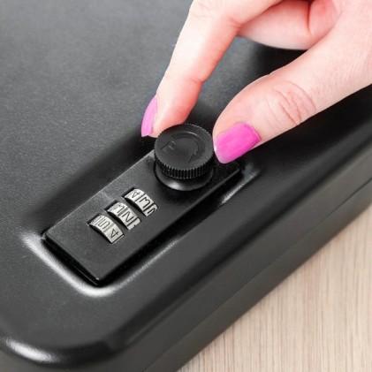 Cassaforte portatile Innovagoods Prisaven - Cavo in acciaio - Accessori inclusi - Multifunzionale - Serratura a combinazione - 24,5x5,5x16,5 cm - Nera