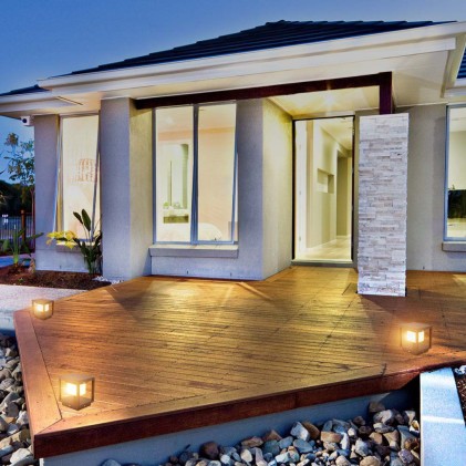 V-TAC Lampada Solare LED da terra 2W Quadrata con Sensore di Movimento Colore Nero 3000K IP65