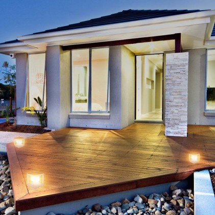 V-TAC Lampada Solare LED da terra 2W Quadrata con Sensore di Movimento Colore Bianco 3000K IP65