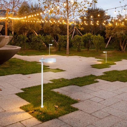 V-TAC Lampada LED da Giardino 6W con Picchetto a Doppio Fissaggio a Terra Colore Bianco h:102cm 3000K IP65