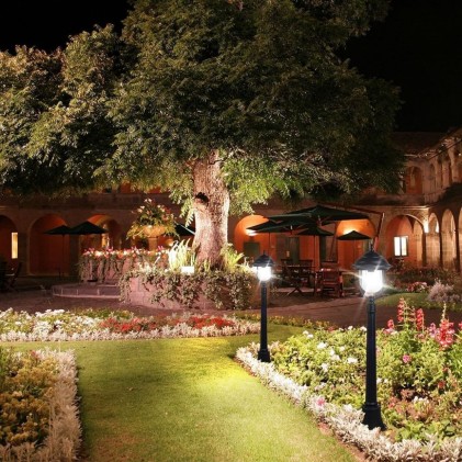 V-TAC Lampada LED da Terra a Lanterna con Portalampada E27 (Max 60W) Colore Nero h:110cm IP44