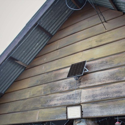 V-TAC Faro LED con Telecomando e Pannello Solare 6W Batteria sostituibile Cavo da 3m Colore Nero 6400K