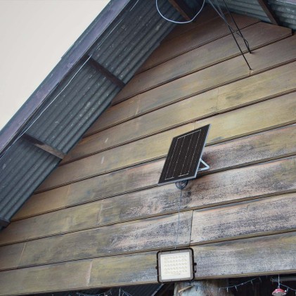 V-TAC Faro LED con Telecomando e Pannello Solare 10W Batteria sostituibile Cavo da 3m Colore Nero 6400K