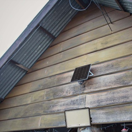 V-TAC Faro LED con Telecomando e Pannello Solare 30W Batteria sostituibile Cavo da 3m Colore Nero 4000K