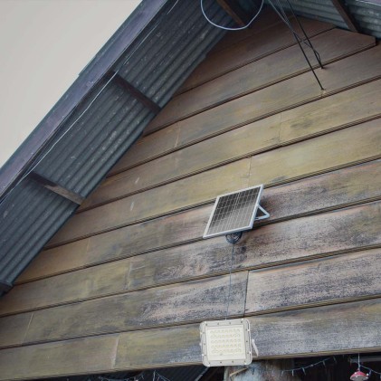 V-TAC Faro LED con Telecomando e Pannello Solare 6W Batteria sostituibile Cavo da 3m Colore Bianco 6400K