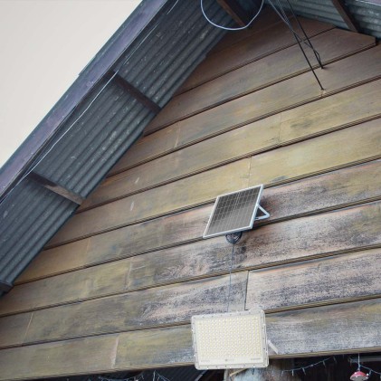 V-TAC Faro LED con Telecomando e Pannello Solare 30W Batteria sostituibile Cavo da 3m Colore Bianco 4000K