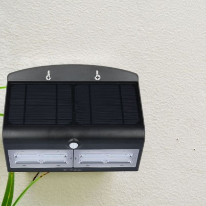 V-TAC Lampada LED Solare da Muro a Batteria 6,8W 60LED con Sensore PIR Colore Nero 4000K IP65