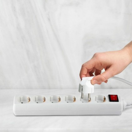 V-TAC Multipresa con Cavo 5m 6 Prese 10A 2P + Schuko e Interruttore Luminoso Spina Schuko Colore Bianco