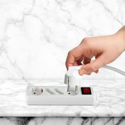 V-TAC Multipresa con Cavo 1,5m 4 Prese 2 10A 2P + Schuko 2 10A e Interruttore Luminoso Spina Schuko Colore Bianco