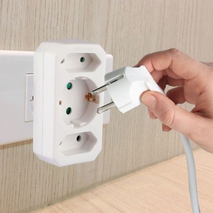 V-TAC Adattatore Multipresa con 2 Prese Frontali 2,5A e Presa Schuko Spina Schuko Colore Bianco