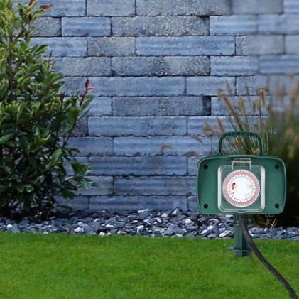 V-TAC Presa da Giardino con Cavo 3m 2 Prese 16A con Copertura e un Timer Meccanico sul Retro Colore Verde IP44