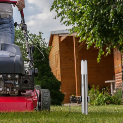 V-TAC Piantana LED da Giardino 60cm con Portalampada E27 e 2 Prese Schuko e Sensore di Movimento (max 60W) in Acciaio Inossidabile IP44