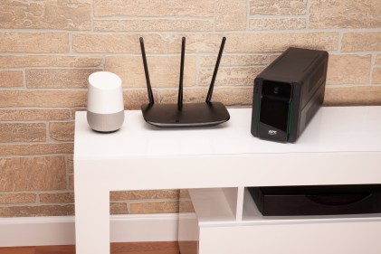 Apc Back-Ups 700Va, 230V, Avr, Iec Sockets