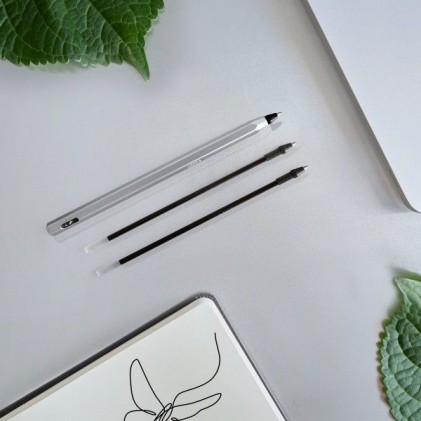 Bic Cristal Re&acute;new Confezione di Penna a Sfera Ricaricabile + 2 Ricariche - Punta Tonda da 1,0 mm - Corsa 0,32 mm - Inchiostro a Base di Olio - Corpo Metallico - Colore Blu