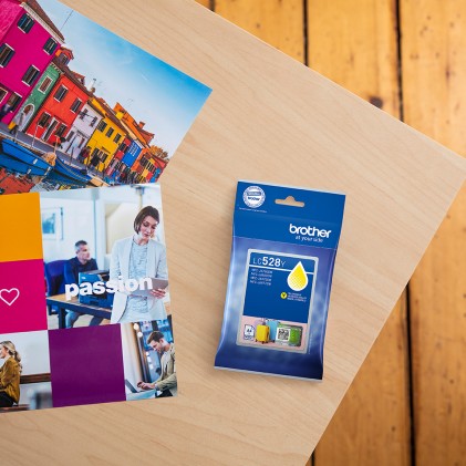 ORIGINALE Brother Cartuccia d'inchiostro giallo LC528Y LC-528Y 5000 pagine Cartuccia d'inchiostro giallo ad altissima capacitа Brother LC528Y - confezione singola. Stampa fino a 5.000 pagine.