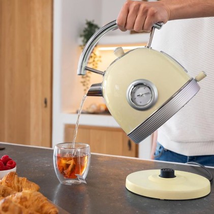 Bollitore Cecotec ThermoSense 420 giallo chiaro 2200 W - Capacit&agrave; 1,8 l - Acciaio inossidabile - Filtro anticalcare - Base con rotazione a 360&ordm; - Indicatore temperatura - Stile vintage