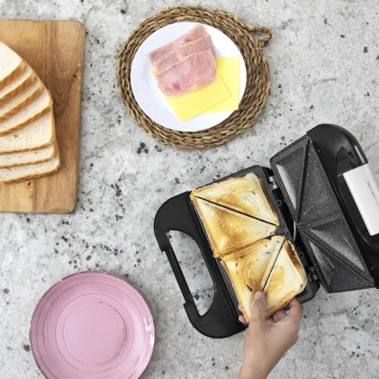 Cecotec Rock'nToast Deep Classic Sandwichera - 1000W - Capacidad para 2 Sandwiches - Placas Triangulares - Antiadherente - Acero Inoxidable - Indicador Luminoso - Base Antideslizante - Color Negro