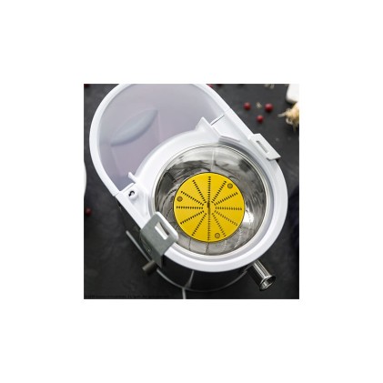 Frullatore orbitale Cecotec StrongTitanium 19000 XXL - 2000W - 19000 giri/min - Serbatoio da 2 litri - Brocca per succhi da 950 ml - Beccuccio antigoccia - Base antiscivolo - Ingresso di alimentazione XXL da 75 mm - Colore acciaio e bianco