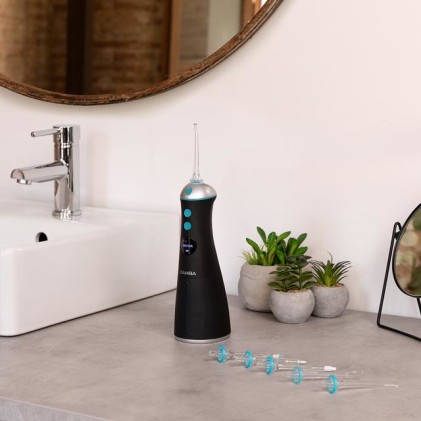 Cecotec Bamba ToothCare 1100 Jet Liberty Idropulsore dentale portatile - 6 modalit&agrave; - 6 ugelli inclusi - Serbatoio da 280 ml - Pressione regolabile da 10 a 115 psi - Impermeabile IPX7 - Ricarica USB - Nero