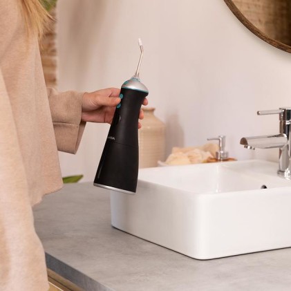 Cecotec Bamba ToothCare 1100 Jet Liberty Idropulsore dentale portatile - 6 modalit&agrave; - 6 ugelli inclusi - Serbatoio da 280 ml - Pressione regolabile da 10 a 115 psi - Impermeabile IPX7 - Ricarica USB - Nero