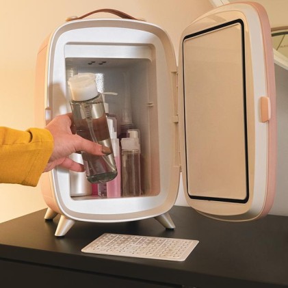 Cecotec CoolingBeauty 6000 Mirror Rose Frigorifero cosmetico con specchio - Capacit&agrave; 6 litri - Luce LED con 3 intensit&agrave; - Funzionamento silenzioso - Raffreddamento fino a 10&ordm;C - Rosa pallido