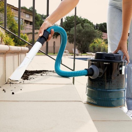 Aspirapolvere per cenere Cecotec Conga Ash 3000 - 1000W - Capacit&agrave; 15L - Aspirazione 15kPa - Tubo in metallo rinforzato - Serbatoio in acciaio inox - Bocchetta da 38mm - Filtro lavabile - Nero e blu