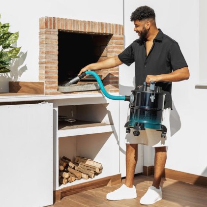 Aspirapolvere per cenere e pellet Cecotec Conga Ash 5000 - Potenza 1200W - Capacit&agrave; 20L - Aspirazione 18kPa - Ruote e maniglia - Serbatoio in acciaio inox - Bocchetta da 38mm - Nero e blu