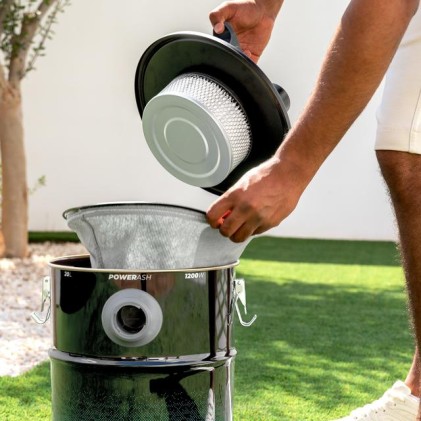 Aspirapolvere per cenere e pellet Cecotec Conga Ash 5000 - Potenza 1200W - Capacit&agrave; 20L - Aspirazione 18kPa - Ruote e maniglia - Serbatoio in acciaio inox - Bocchetta da 38mm - Nero e blu