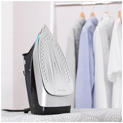 Cecotec 05524 ferro da stiro Ferro a vapore Titanio 2720 W Nero, Argento