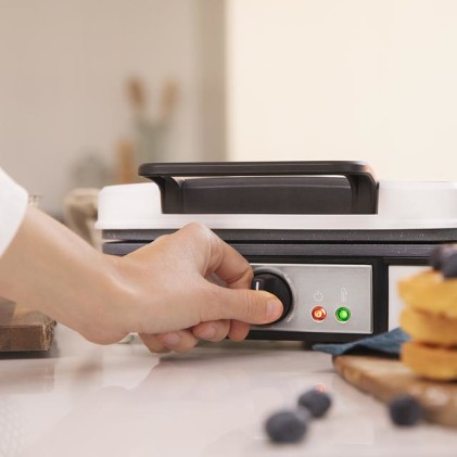 Cecotec 08017 piastra per waffle 4 waffle 1200 W Acciaio inox, Bianco